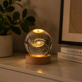 Bola de Cristal 3D com Iluminação LED - Escultura Decorativa em Vidro Gravado a Laser